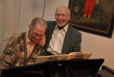 Richard Dorr (esq.) e John Mace: 61 anos de união.