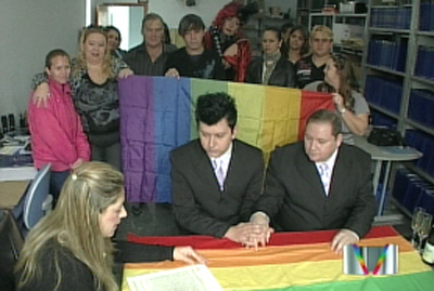 Sérgio Kauffman e Luiz André Moresi durante celebração da união estável, em maio deste ano.