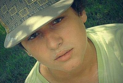 O jovem Alexandre Ivo, que teve a vida interrompida por crime homofbico.