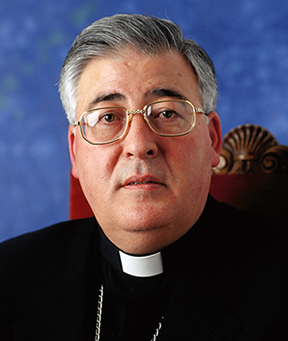 Monsenhor Juan Pla acredita na cura da homossexualidade.