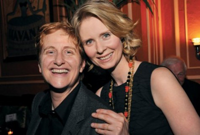 Cynthia Nixon (<em>direita</em>) e sua companheira Christine.