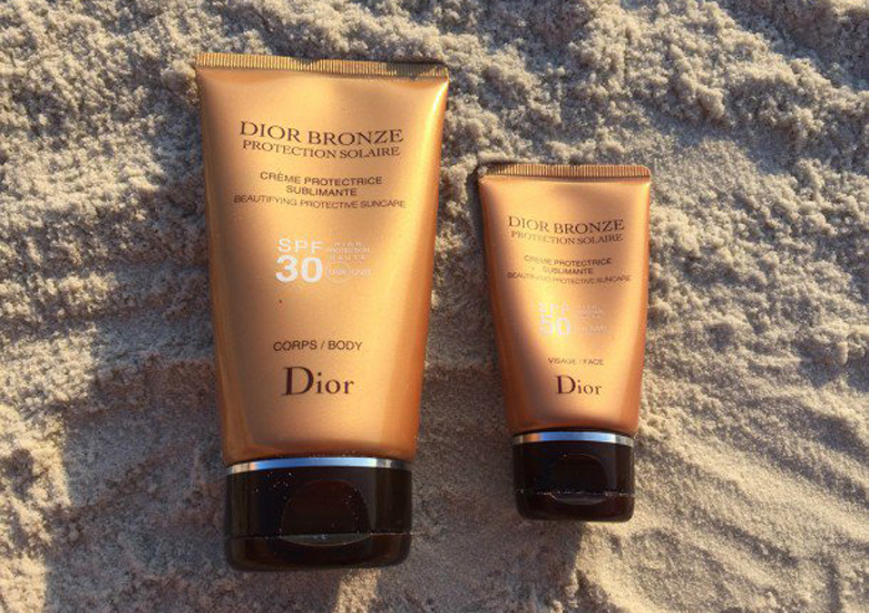 A nova verso do protetor facial Dior Bronze Crme Protectrice, da Dior, tem FPS 50, fragrncia de flores tropicais, e promete deixar sua pele seca, hidratada e natural