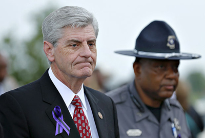 O governador do Estado do Mississipi, Phil Bryant, durante funeral de B.B. King em 2015
