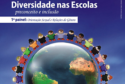 Material de divulgação do evento, onde vê-se o planeta Terra circundado por pessoas unidas pelas mãos. Material de divulgação do evento, onde vê-se o planeta Terra circundado por pessoas unidas pelas mãos.
