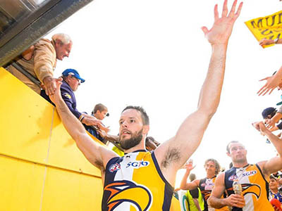 Ex-jogador da AFL, Mitch Brown anuncia bissexualidade 