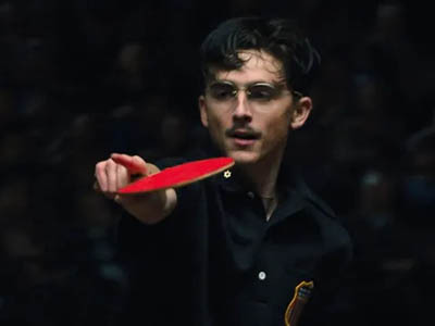 Timoth&eacute;e Chalamet opta por n&atilde;o usar dubl&ecirc; e apanha 40 vezes no bumbum em cena  