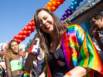 Projeto de S&acirc;mia Bomfim prop&otilde;e tornar ineleg&iacute;veis condenados por homotransfobia 