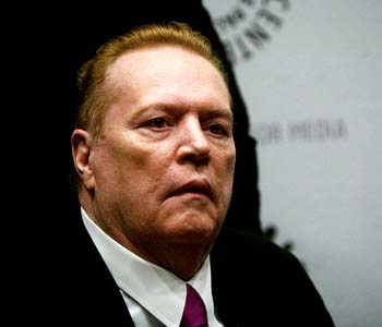 Larry Flynt e uma nova pol�mica, com o lan�amento do livro One Nation Under Sex