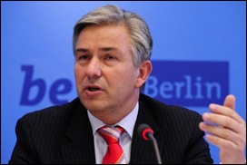 O prefeito Klaus Wowereit: Eu sou gay e isso � bom!