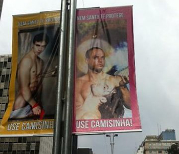 Cartazes com modelos seminus:Aids no tem religio!