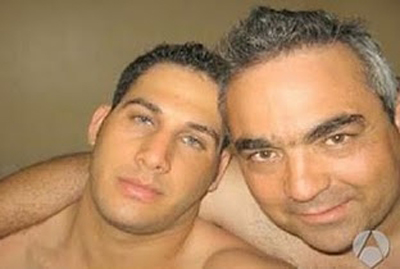 O padre Torres (dir.) e Delgado, em foto comprometedora na internet.