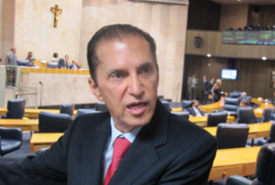 Ver. Carlos Apolin�rio cria projeto de lei baseado em convic��es pessoais.