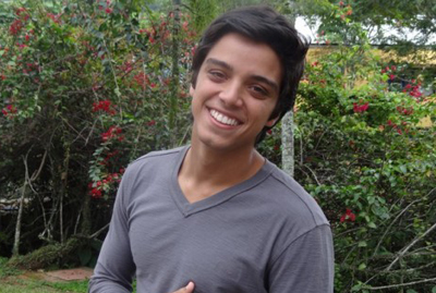 Leandro (Rodrigo Simas) vai virar garoto de programa em Fina Estampa.