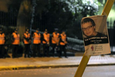 Retrato de chileno Daniel Zamudio  visto durante protesto em embaixada chilena de Buenos Aires.