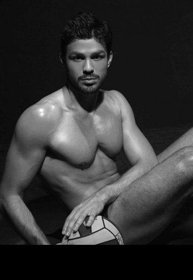 O belo Alessandro Mosconi, em pose de tirar o f�lego!