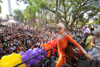As drags abalaram as estruturas dos trios el�tricos durante a Parada sorocabana.