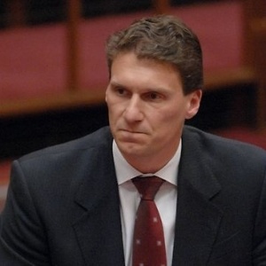Senador Cory Bernardi renunciou a cargo parlamentar aps afirmao polmica sobre casamento gay.