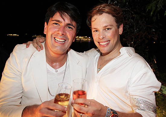 Bruno e seu marido Andr� foram v�timas de homofobia, em restaurante no Rio.