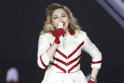 Madonna fala com os f�s durante show na Noruega, em 15/08.