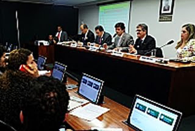 No debate, foram abordados temas como crit�rios da Organiza��o Mundial de Sa�de.
