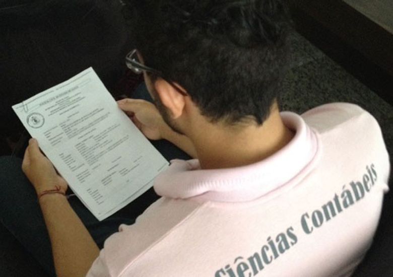 Jovem registrou Boletim de Ocorr�ncia no 25� DP contra suspeitos de espanc�-lo