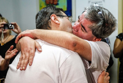 M�rio Grego e Gledson Perrone protagonizaram o primeiro casamento entre pessoas do mesmo sexo em S�o Paulo no m�s de agosto de 2012