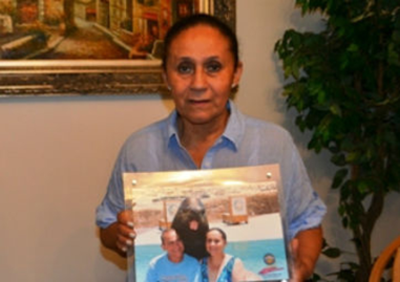 Alba Orozco quer justi�a por morte de marido v�tima de homofobia