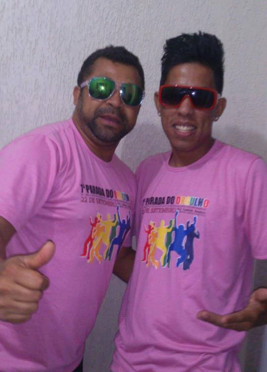 Elker Barros e Maur�cio Mart�ns convidam participantes a chegarem �s 14h para ganhar camisetas da Parada de Santa Maria