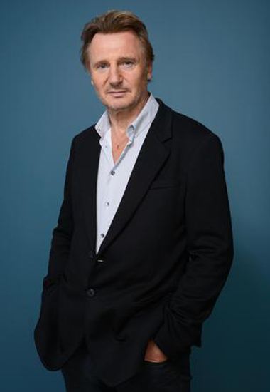 Liam Neeson: A ex-jurada do programa Americas Next Top Model, Janice Dickinson, est� acostumada a distribuir outros tipos de t�tulos. Mas ela � uma ex-affair de Liam Neeson e, sobre ele, declarou: maior p�nis de qualquer homem vivo.