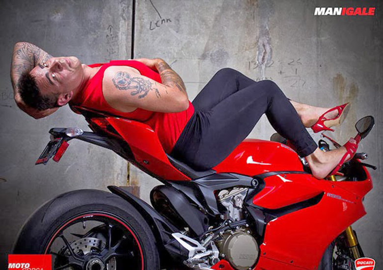 Ducatti lana novo modelo com ensaio quase sensual com homens