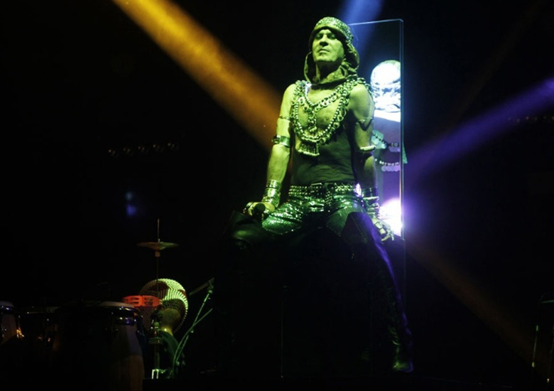 Ney � insuper�vel no palco
