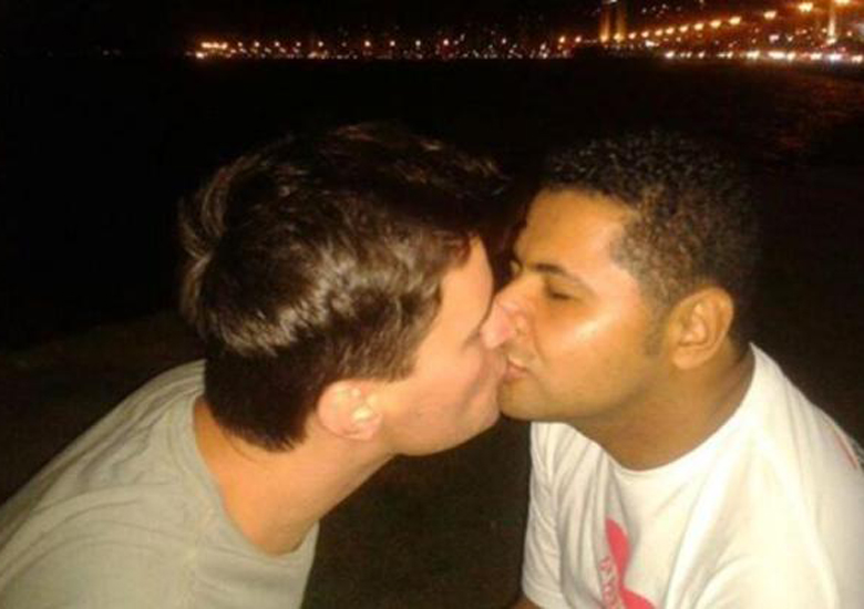 Beijo gay foi registrado na noite de domingo, na Beira Mar Norte