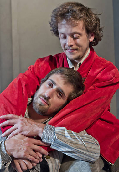 Na juventude, os personagens s�o interpretados por Thiago Carreira e Felipe Ramos