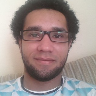 La�rcio C�ndido rejeita a ideia de reprimir seus sentimentos para agradar amigos.