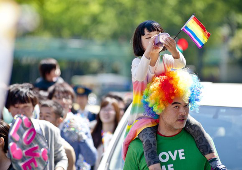 ABRIL: O clima da Parada Gay de T�quio � totalmente familiar