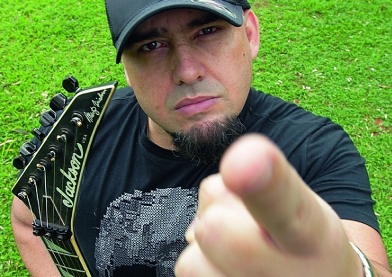 O vocalista da banda Raimundos, Dig�o, levanta a bandeira contra o preconceito.