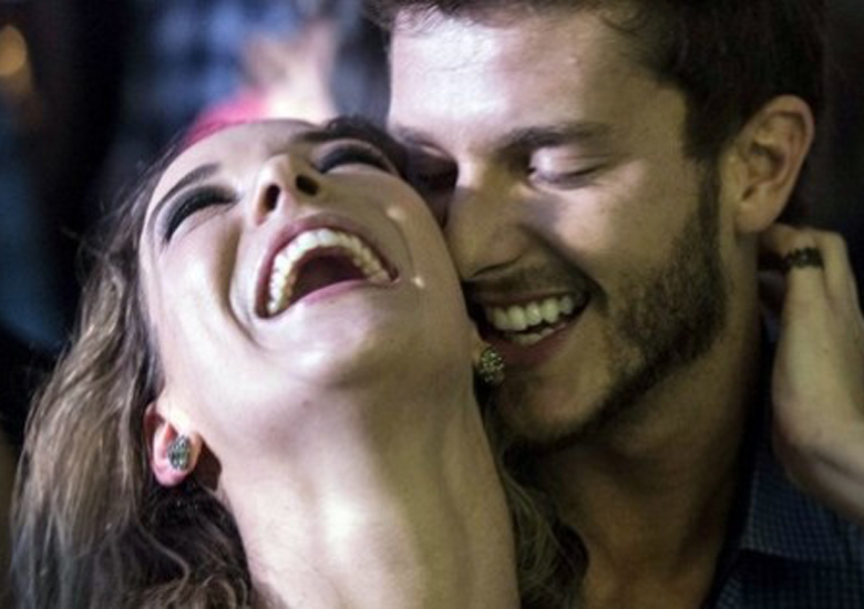 Adriana Birolli (Amanda) em cena com Klebber Toledo (Leonardo) em Imp�rio; casal gera reclama��es.