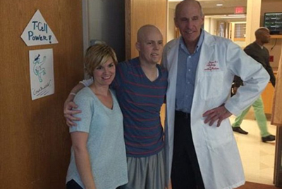 Marshall com sua mulher e o m�dico respons�vel pelo tratamento