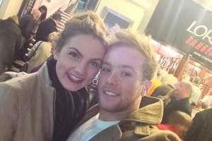 Com um m�s de namoro, Charlotte Urie ouviu de Kieran Moloney que nasceu mulher, � transexual e ainda n�o se submeteu � cirurgia de mudan�a de sexo.