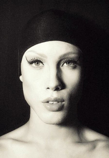 O jovem era conhecido por fazer covers da cantora americana Lady Gaga.