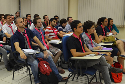 Alunos vestem gravata rosa contra preconceito na USP, em Ribeir�o Preto, SP
