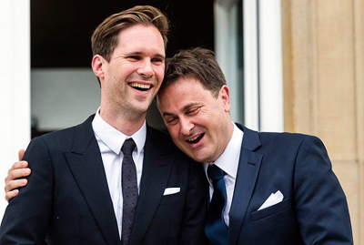 Xavier Bettel, � direita, o primeiro chefe gay de Luxemburgo