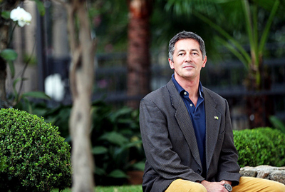 O 'embaixador' gay Randy Berry defende lei anti-homofobia para coibir crimes
