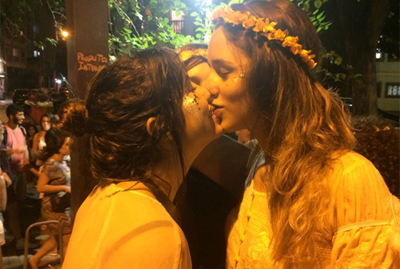 Em mar�o, ativistas promoveram um beija�o na Pra�a S�o Salvador, em Laranjeiras, na Zona Sul, onde dois homens foram agredidos depois de um beijo em um restaurante
