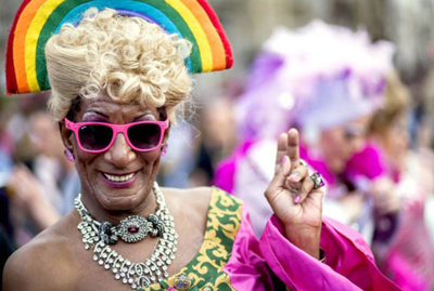 A organizao da Free Pride Glasgow disse que est preocupada que transexuais ou aqueles que no tm um gnero definido possam se sentir desconfortveis com as performances das drag queens.