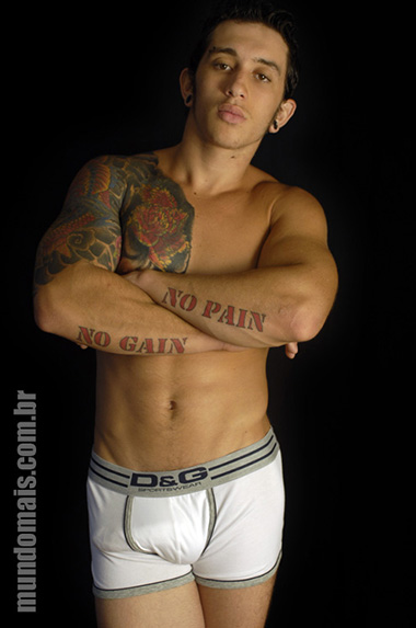 O que trouxe fama na �poca foi principalmente seu dote avantajado, seu jeit�o m�sculo e suas tatuagens.