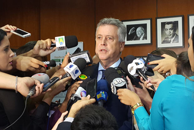 Rodrigo Rollemberg vetou integralmente o projeto que restringe o conceito de fam�lia ao n�cleo formado a partir da uni�o entre um homem e uma mulher.