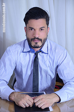  Raul � o advogado que d� em cima do cliente no lan�amento de hoje da se��o CineSex. Rubens � estreante neste filme.