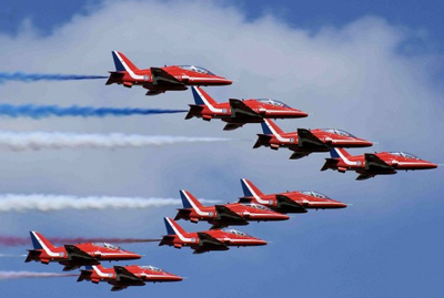 Avi�es com fuma�a nas cores do Reino Unido sobrevoar�o Londres