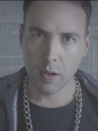 MC Queer fala sobre sua inf�ncia e responde cr�ticas � letra de 